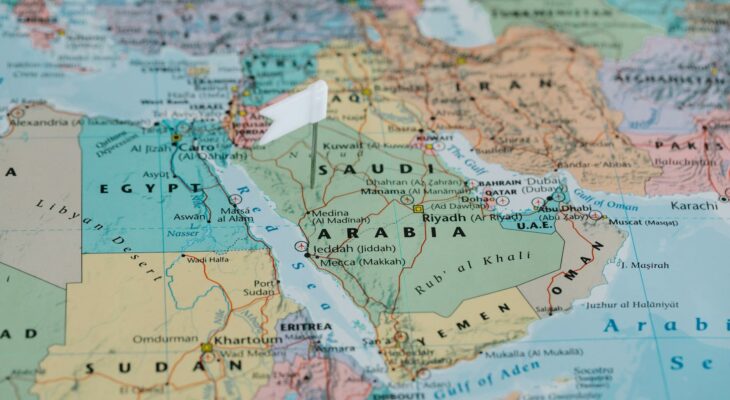 white flag marked near the saudi arabia